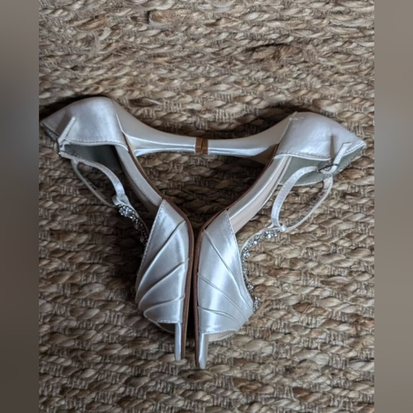 NEW Satin Dyeable White Heels David's Bridal Size 7 -w- Diamond Embellishments - Picture 4 of 12